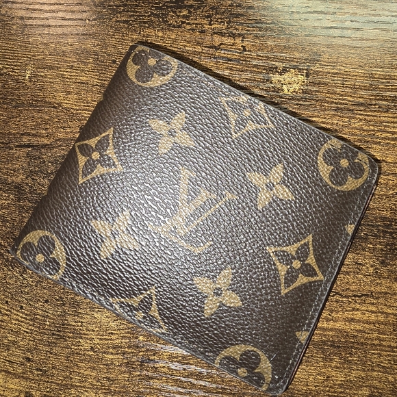 EUC Louis Vuitton mens bi fold wallet - Picture 1 of 10